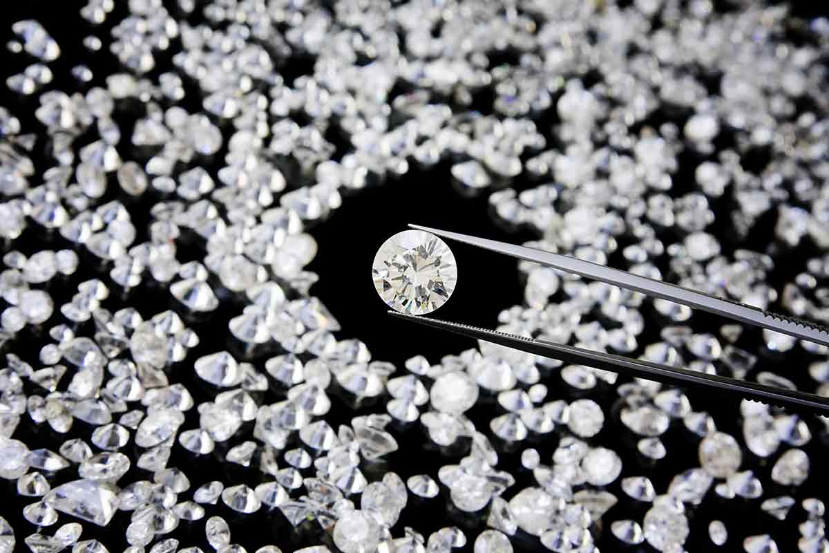 Increasingly transparent diamonds 